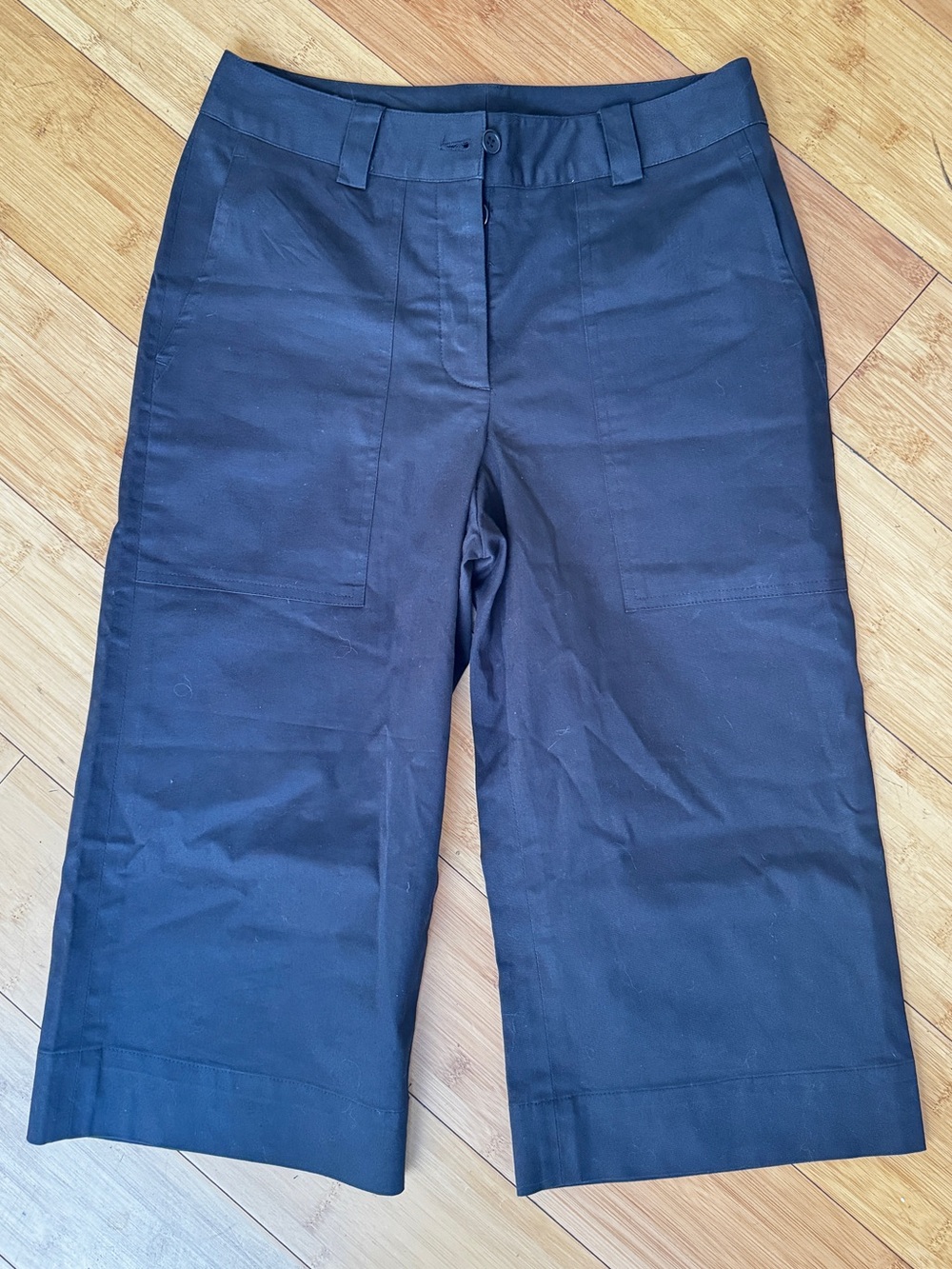 THEORY black capri trousers in size 2.